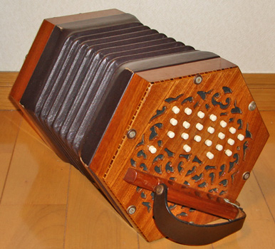 コンサーティーナの音色を収録した無料Kontaktライブラリ『Old German Concertina』